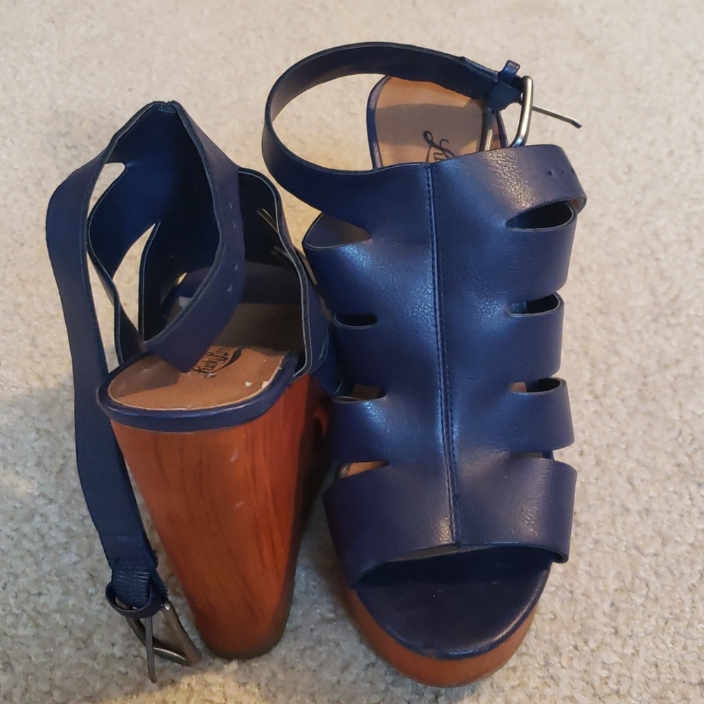 Wedged shoe
